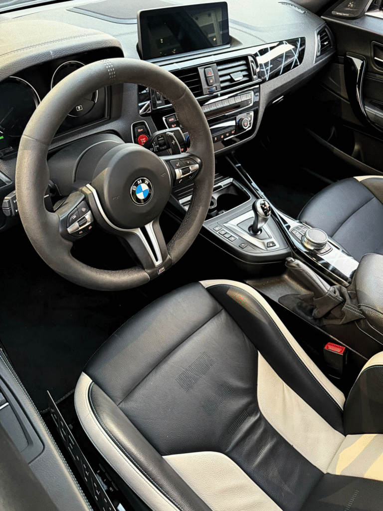 BMW M2 Futura noire disponible à la location chez SMK Luxury