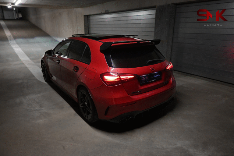 Mercedes A45S AMG rouge disponible à la location chez SMK Luxury