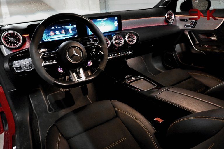 Mercedes A45S AMG rouge disponible à la location chez SMK Luxury