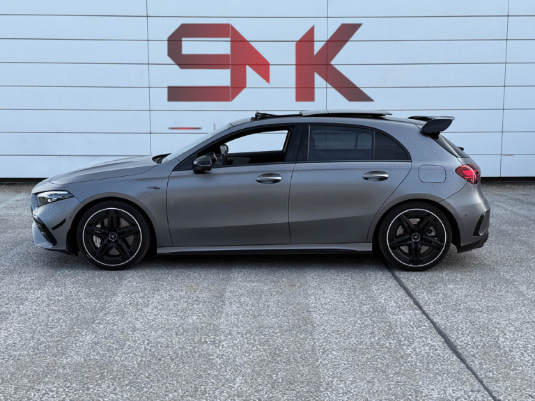 Mercedes A35 AMG grise disponible à la location chez SMK Luxury