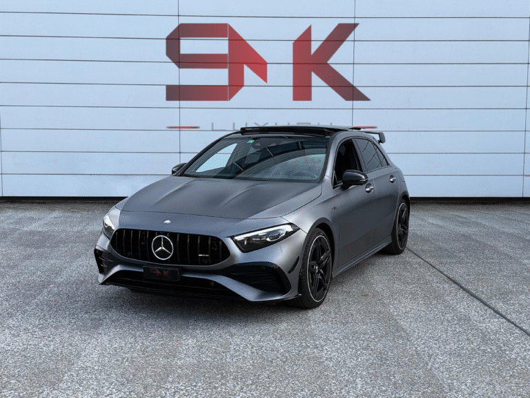 Mercedes A35 AMG grise disponible à la location chez SMK Luxury